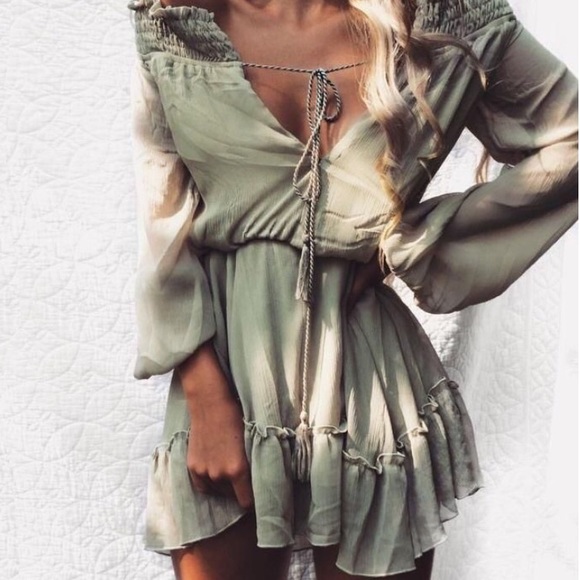 Billow Sleeve Dress - Picture 4 of 7